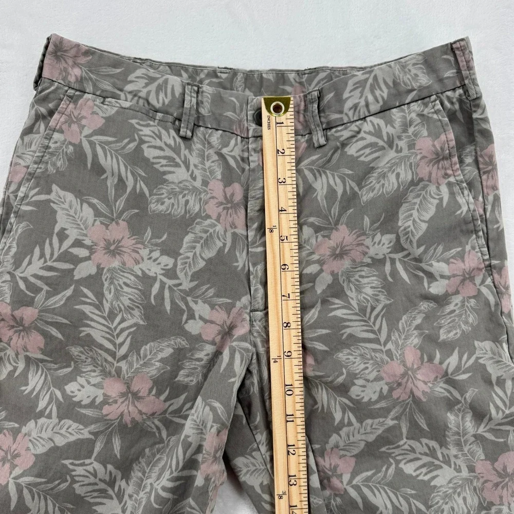 Uniqlo Chino Shorts Mens S Grey Pink Excellent Tropical Hibiscus Floral 171173